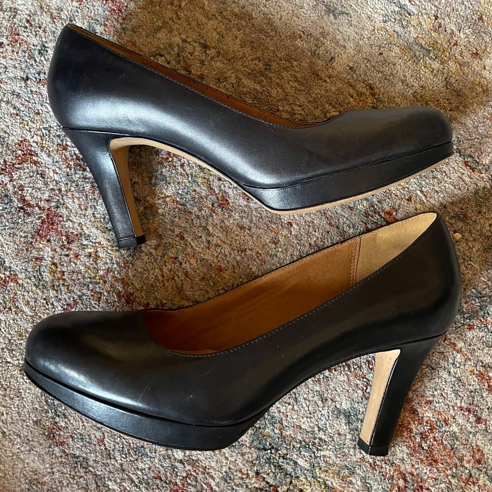 Black Leather Pumps by Clark (Sz 8.5M)